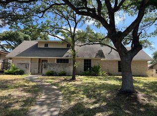 9306 Fernglen Dr, San Antonio, TX 78240
