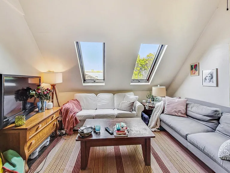 2554 W Winnemac Ave #3 — Photo 2