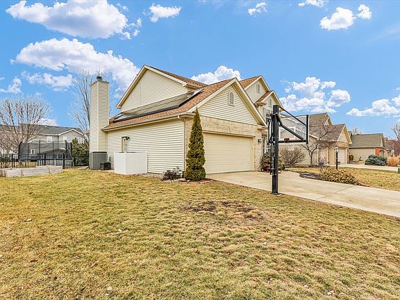 2nd image of 2109 Emerald Dr