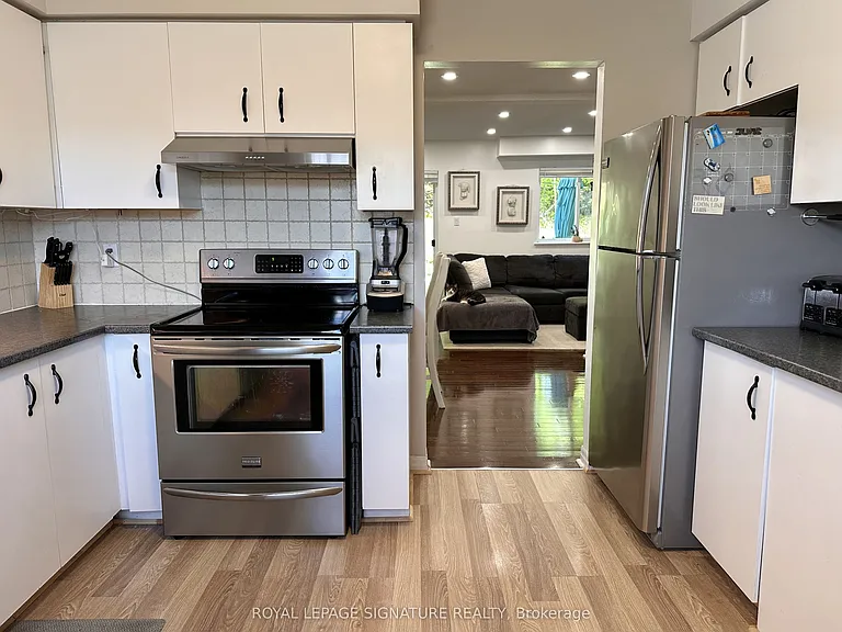 602 Gibney Cres — Photo 7