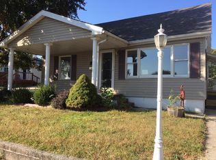 140 W 1st St, Roxana, IL 62084