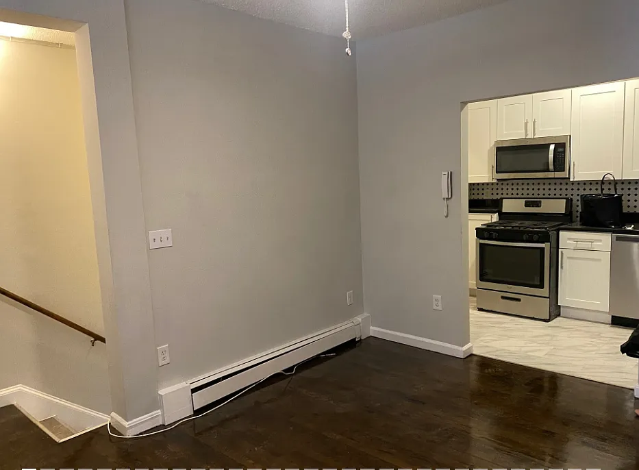 2 bed, 1.5 bath, 9999 sqft, $4,100 — Photo 4