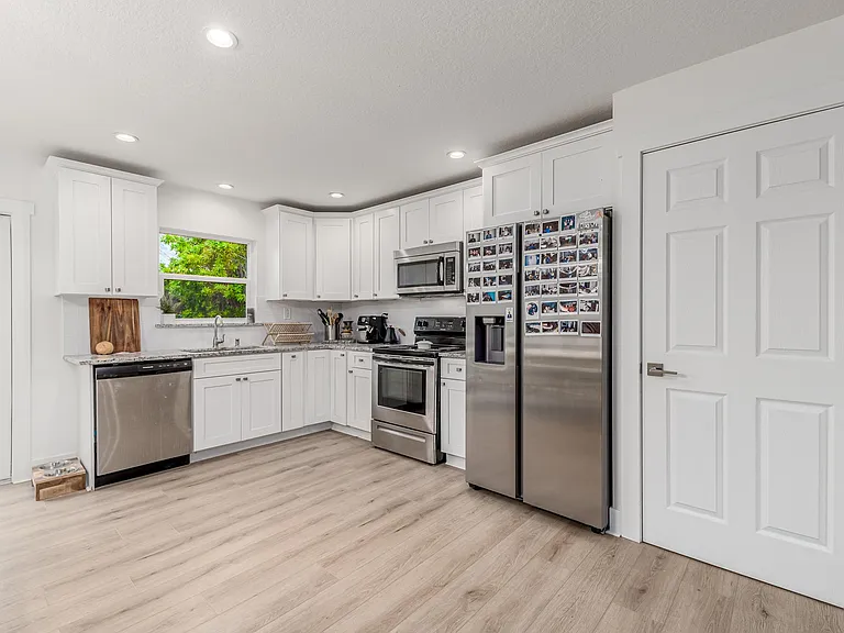 1170 SW 31st St — Photo 8