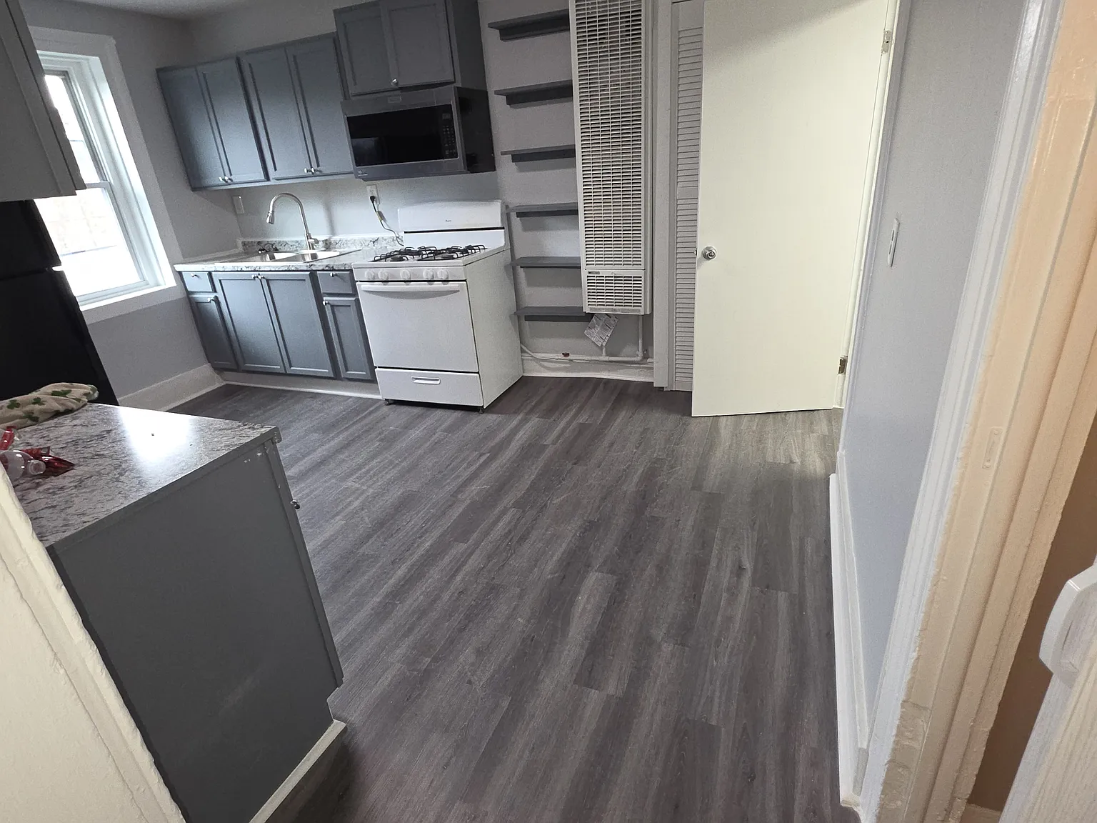 3 bed, 850 sqft, $1,595 — Photo 2
