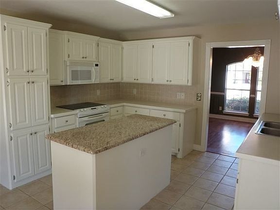 3rd image of 7414 Palisades Dr