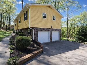2nd image of 720 Whisperwood Trl NE