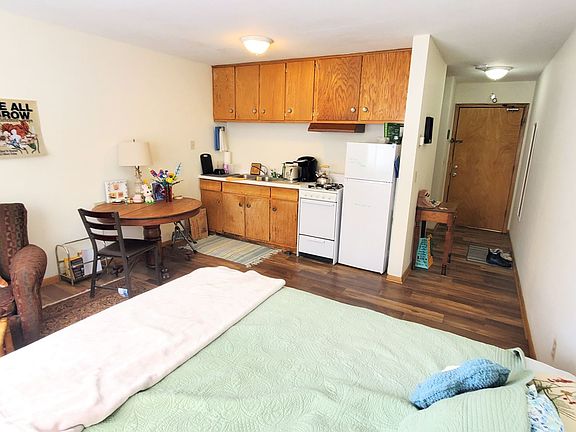 2nd image of 1215 4th St SE #193738b50