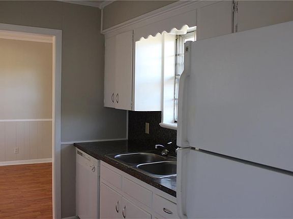 4th image of 606 S San Antonio St