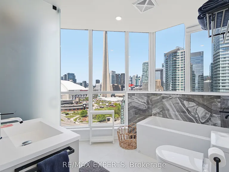 208 Queens Quay W #2211 — Photo 20