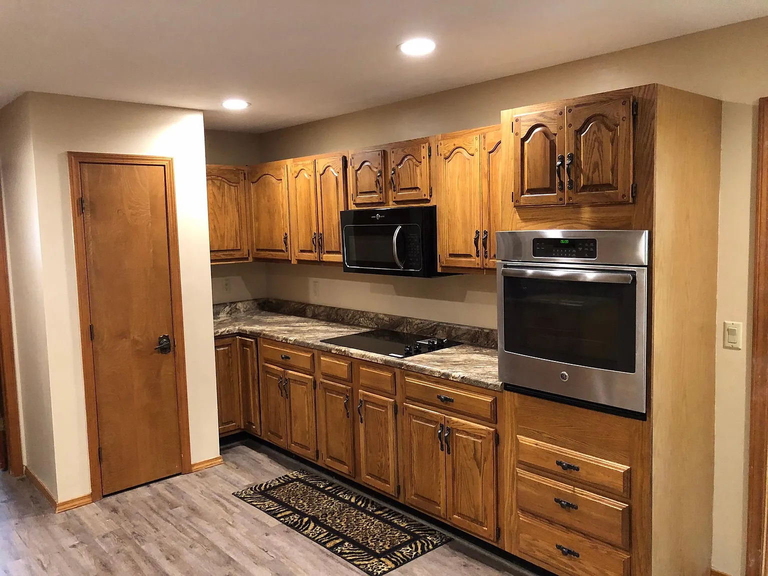 3 bed, 2.5 bath, 2137 sqft, $1,650 — Photo 2