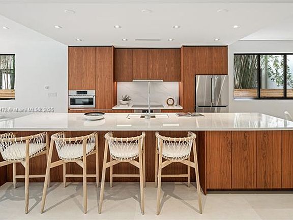 4th image of 2992 Coconut Ave #0