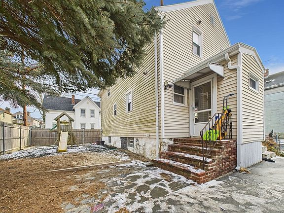 4th image of 187 Cedar St