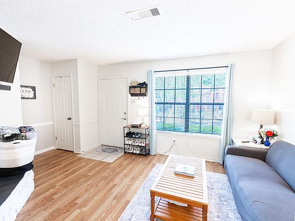 4th image of 118 Wellington Pl