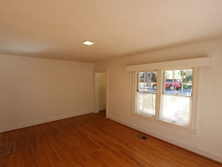 209 E Dale Ave — Photo 6