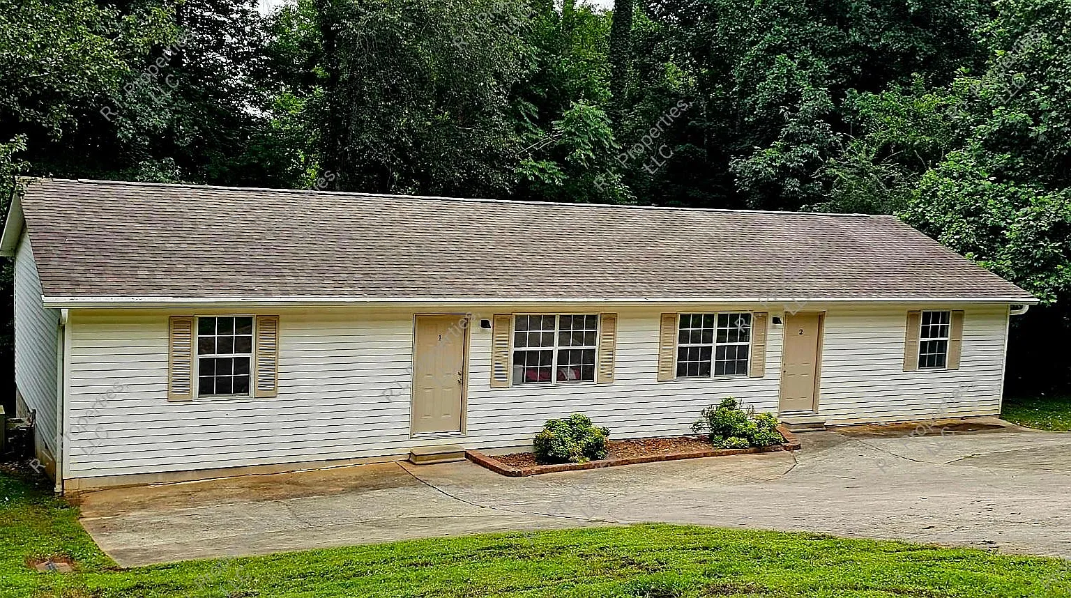 317 Willow Dr — Photo 1
