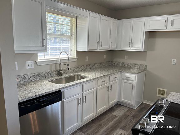 3rd image of 422 Meadow Ln