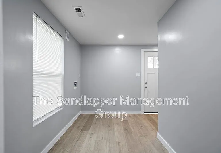 2645 Oregon Ave — Photo 5