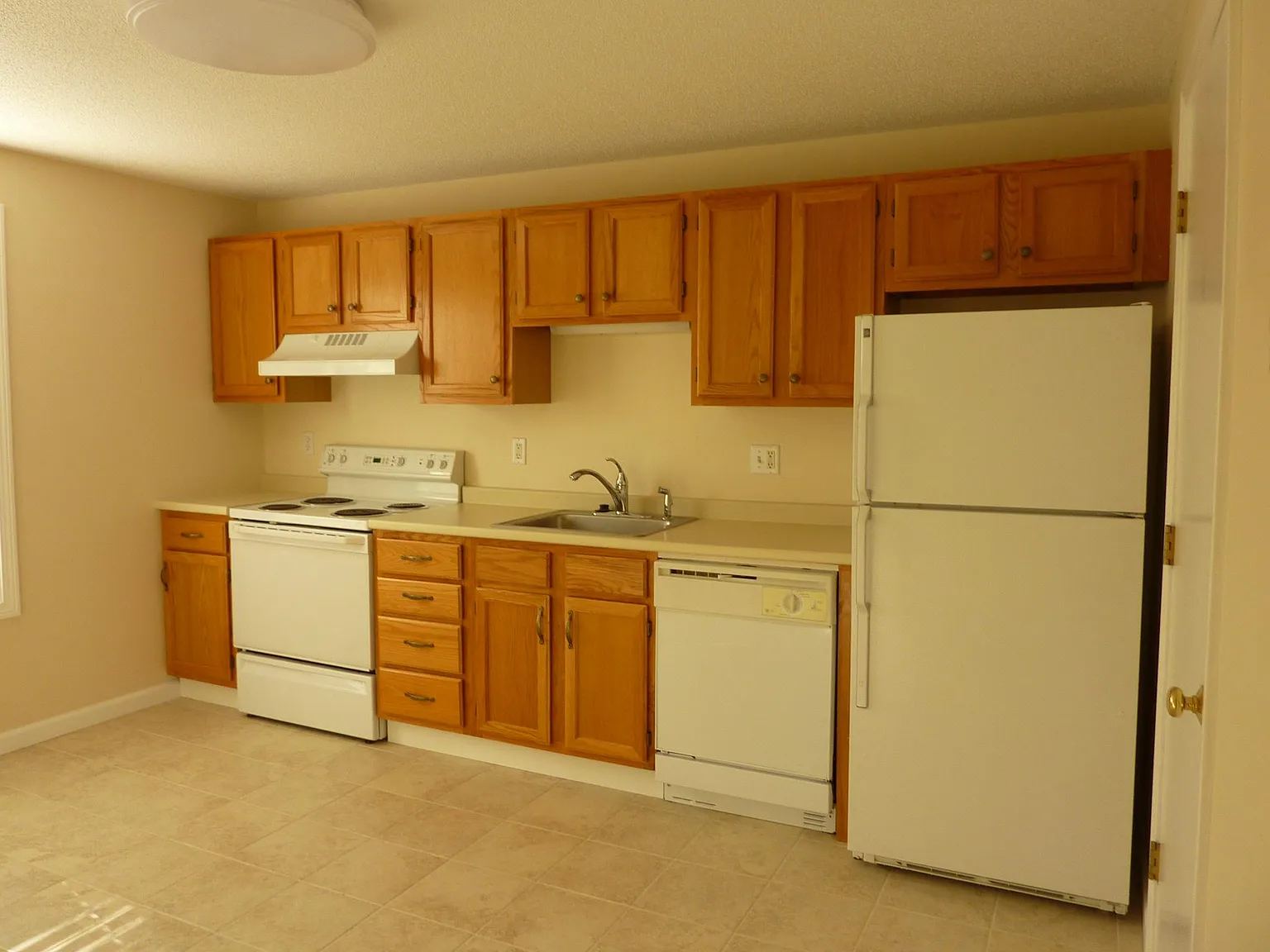 2 bed, 1.5 bath, 1080 sqft, $2,350 — Photo 2