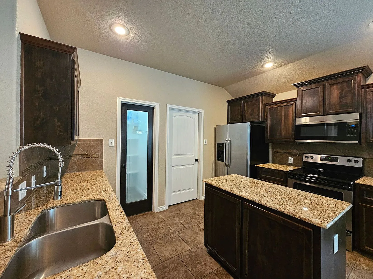 Rent Improvement - Available Now! — Photo 4