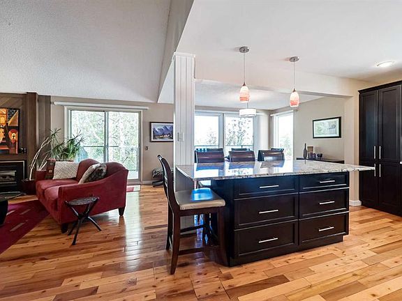 3rd image of 44 Coach Manor Rise SW