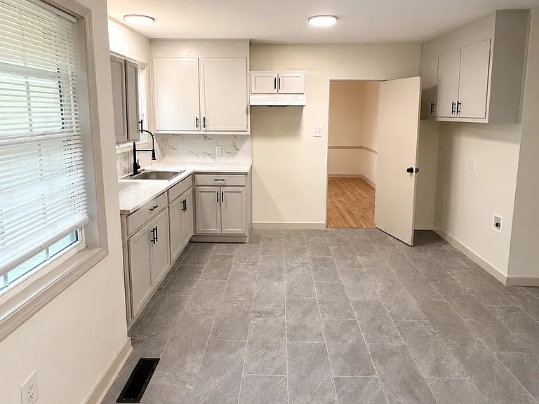 520 Oakhill Dr — Photo 9