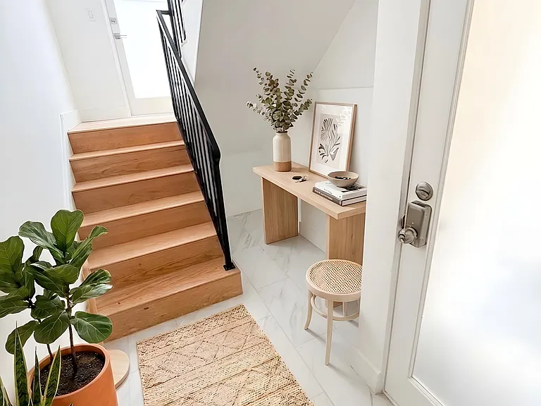 1318 Manhattan Ave — Photo 2