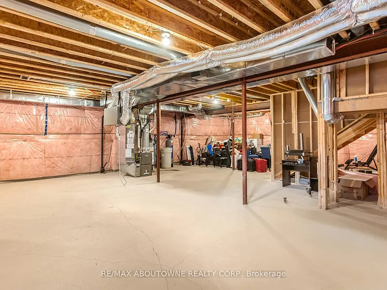 3294 Millicent Ave — Photo 46