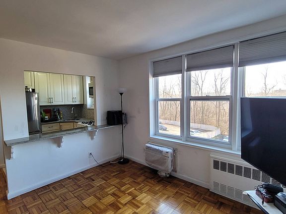 4th image of 4420 Douglaston Pkwy APT 2F