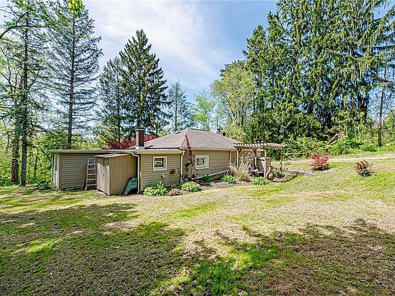 3rd image of 102 Tioga Ln
