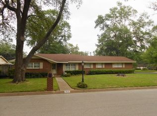 207 Johnson Dr, Henderson, TX 75654