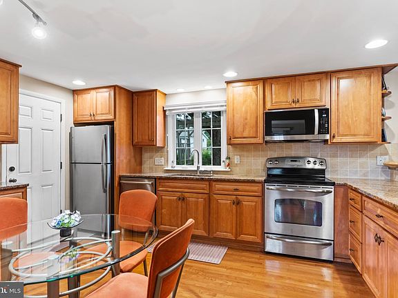 4th image of 4607 Danbury Rd