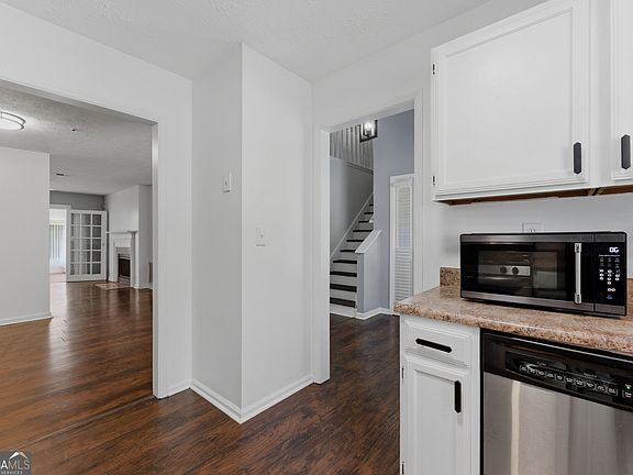 2nd image of 2216 Wellington Cir