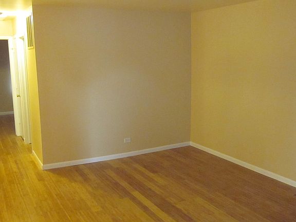 4th image of 208 Granada Ct