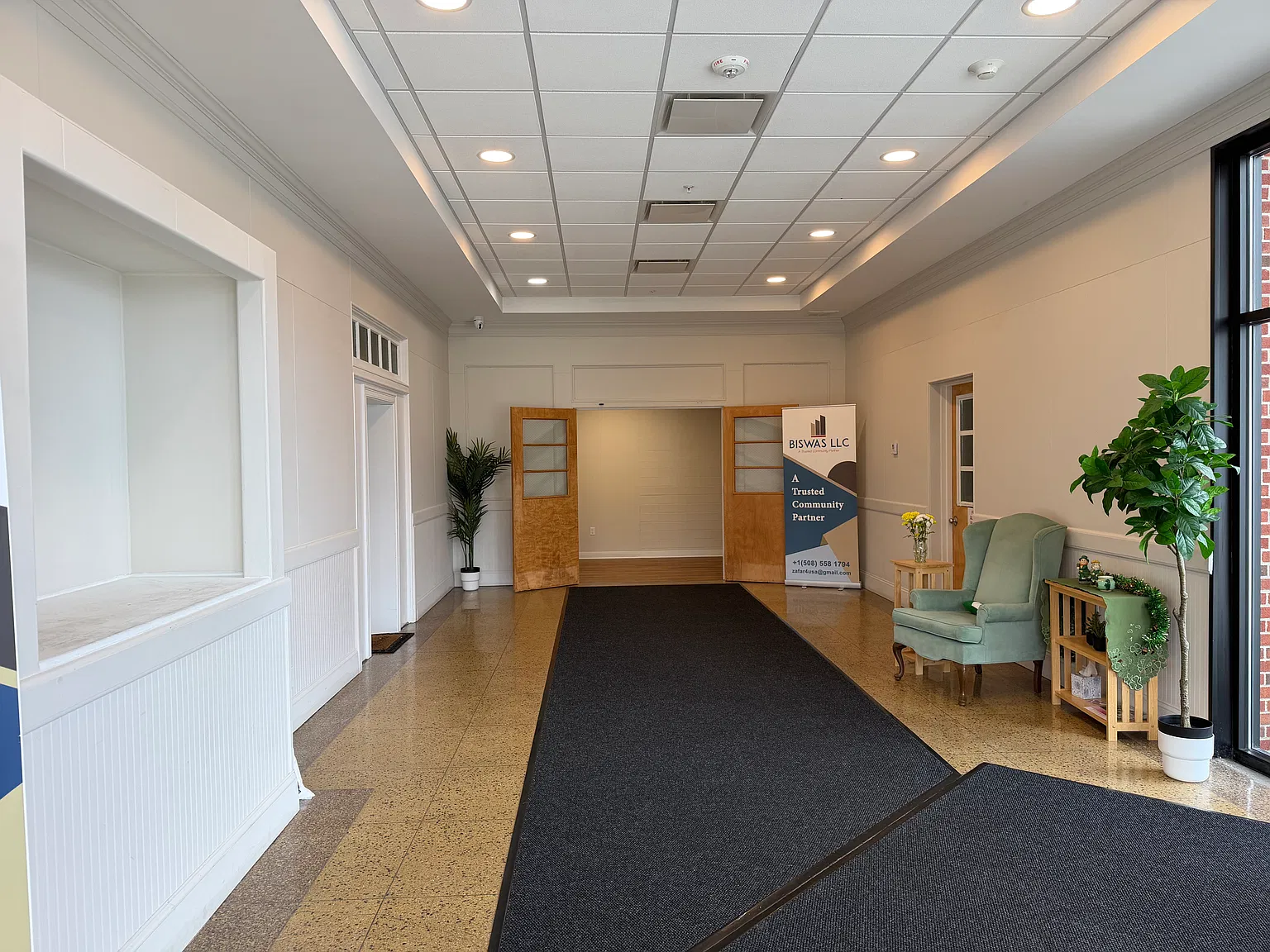 2 bed, 915 sqft, $2,300 — Photo 2