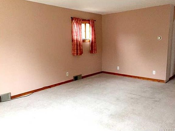 4th image of 64 Louis Ave