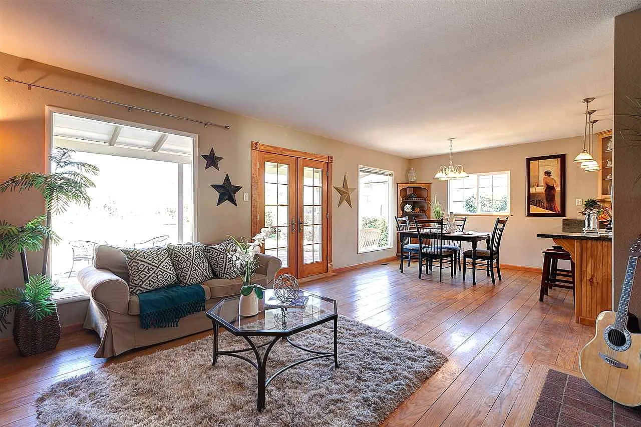 4416 James Ave photo 1