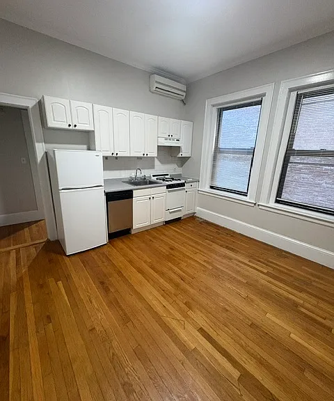 12 Fairfield St #3 — Photo 1