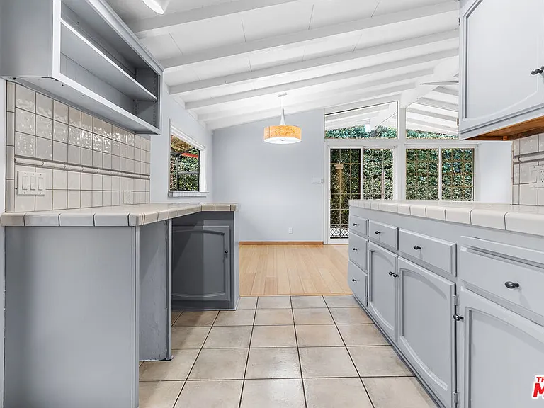 6742 Sunny Brae Ave — Photo 22