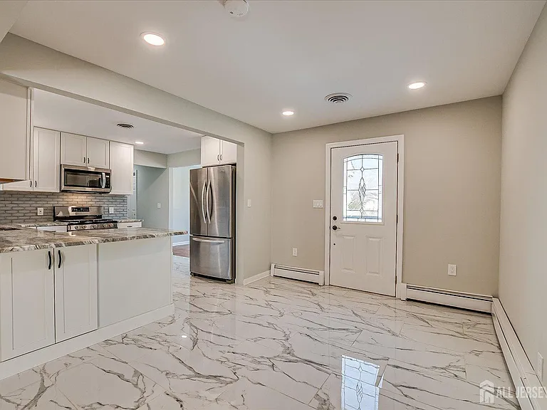 145 Somerset Ave — Photo 11