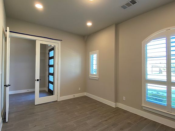 3rd image of 3320 Honey Suckle Ln