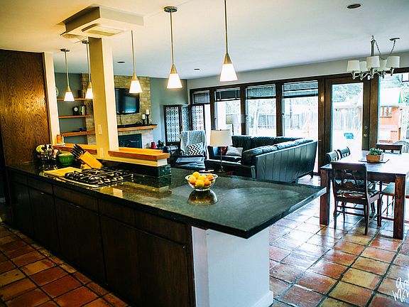 2nd image of 1406 Post Oak Cir