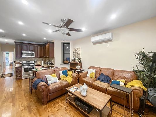 2nd image of 223 W 115th St #1R