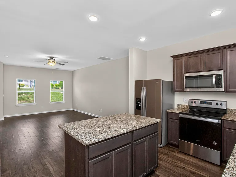 1023 Glen Marcus Dr — Photo 2