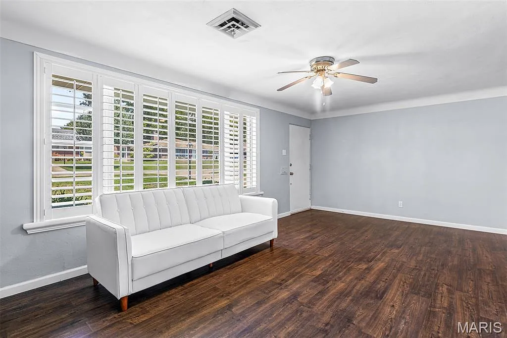 3 bed, 1.0 bath, 1344 sqft, $1,500 — Photo 2