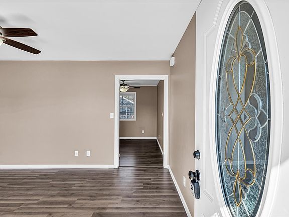4th image of 1101 E Bogardus St