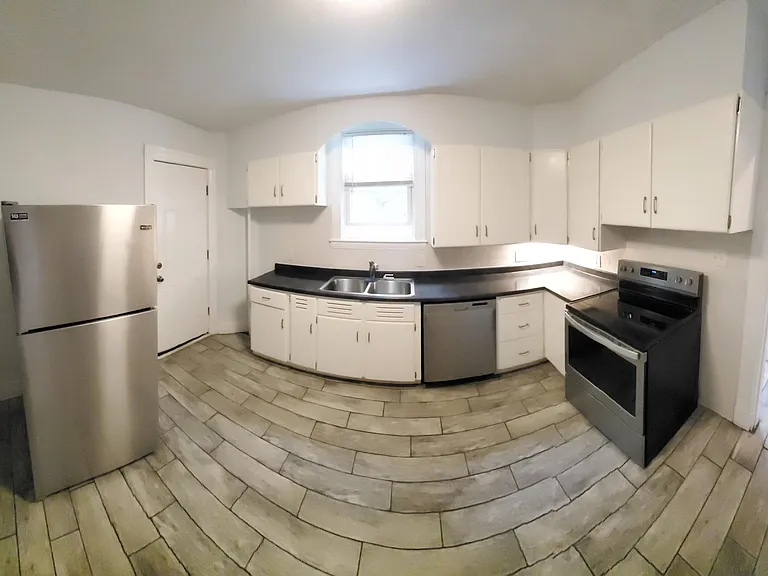 82 Rockland St #2F — Photo 2