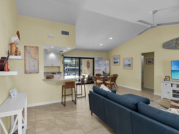 3rd image of 1035 Admiralty Ct