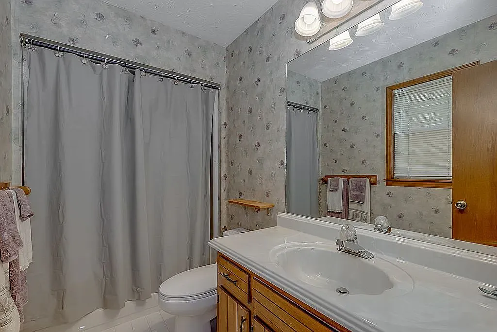 3 bed, 2000 sqft, $2,495 — Photo 2