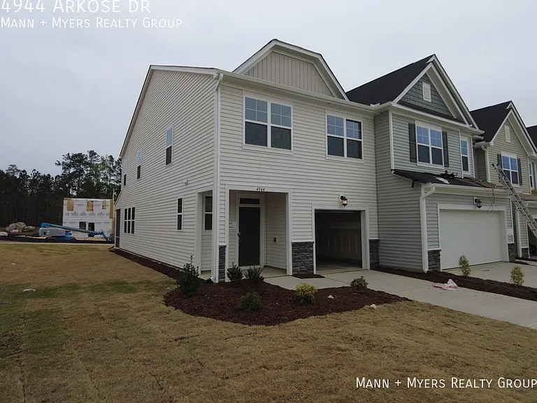4944 Arkose Dr — Photo 2