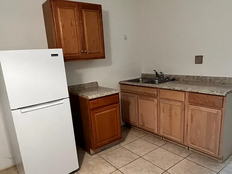 204-206 N Sunshine Blvd #8 — Photo 3